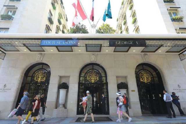 В самый люксовый отель Парижа ворвались грабители с топором