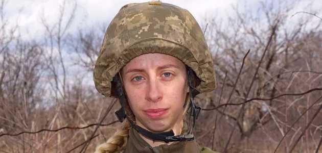 Зеленский наградил медика ВСУ, вынесшую на себе раненого побратима из-под обстрела