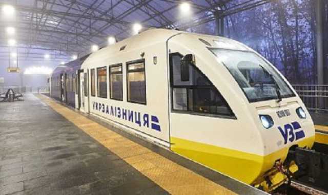 За год “Укрзализныця” сменила чистую прибыль на 11,9 млрд гривен убытков