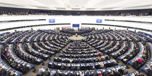 «Путин должен знать цену своим действиям»: в Европарламенте предлагают отключить Россию от SWIFT