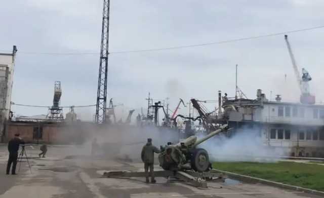 В Керчи во время «выстрела памяти» у российских оккупантов заклинило пушку