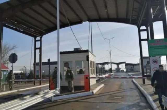 Украина упростит пересечение границы с оккупированным Крымом