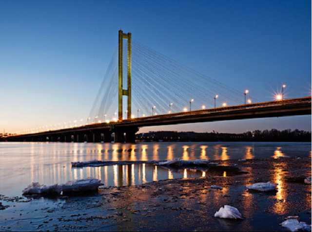 Загадочная смерть в Киеве: возле Южного моста столицы обнаружено тело женщины