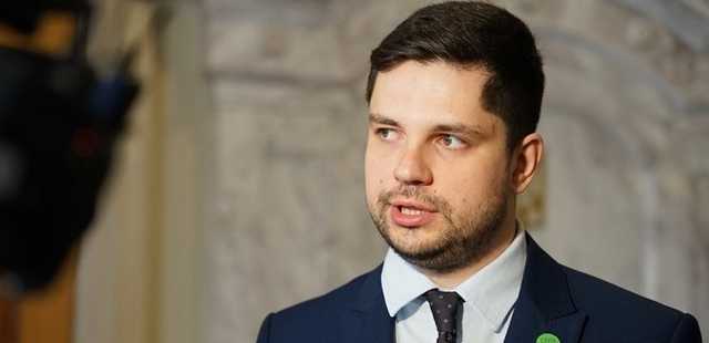 Качура предложил запретить политикам иметь счета за рубежом