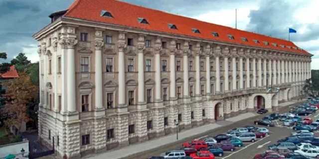 Из Чехии высылают 18 российских дипломатов