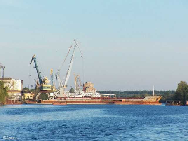 В Килие на судоремонтном заводе погрузчик задавил рабочего