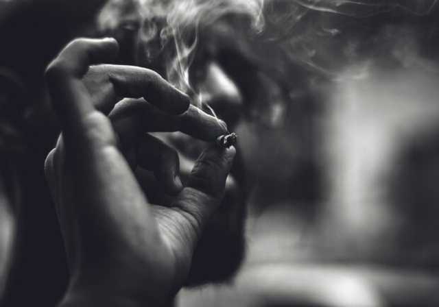 Девушка, курившая в киевском метро, заявила, что стала популярной за одну ночь