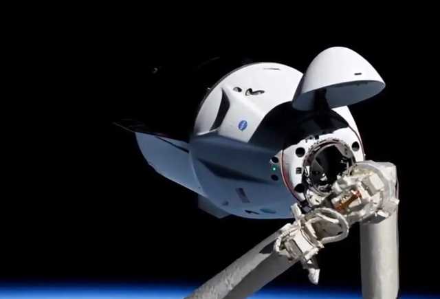 Корабль Crew Dragon с астронавтами пристыковался к МКС