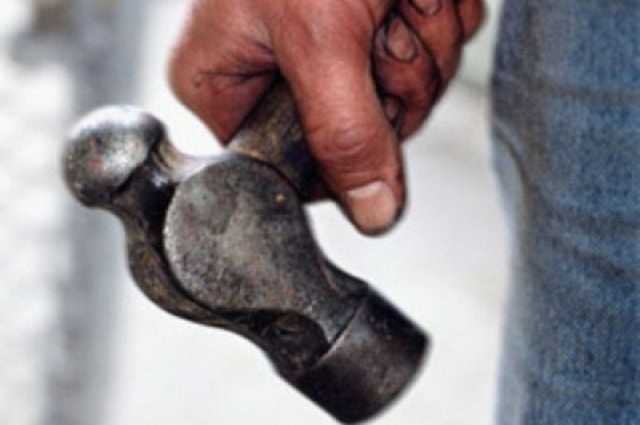 Житель Хмельницької області жорстоко побив молотком власну матір