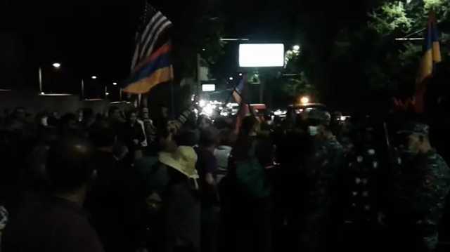 В США и Ереване начались радостные шествия после признания Байденом геноцида армян