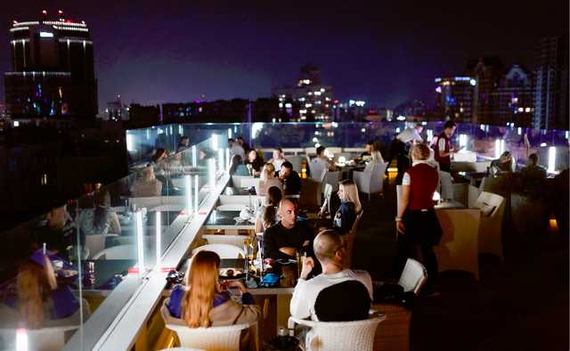 "Авалон" работает: журналисты уличили в игнорировании локдауна известный киевский клуб