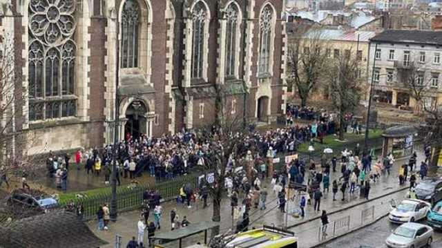 Вербное воскресенье в карантин: несмотря на ограничения украинцы массово идут в храмы