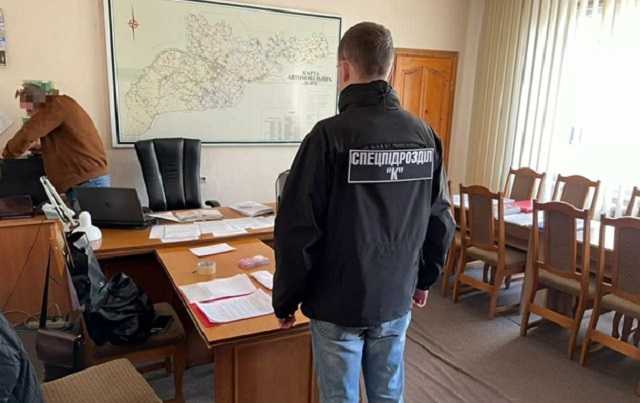 Чиновник Черновицкой ОГА вымогал взятку в 600 тысяч гривен