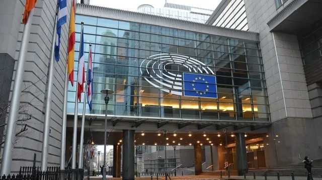 Отключить от SWIFT, остановить строительство "Северного потока-2". Европарламент принял резолюции по РФ