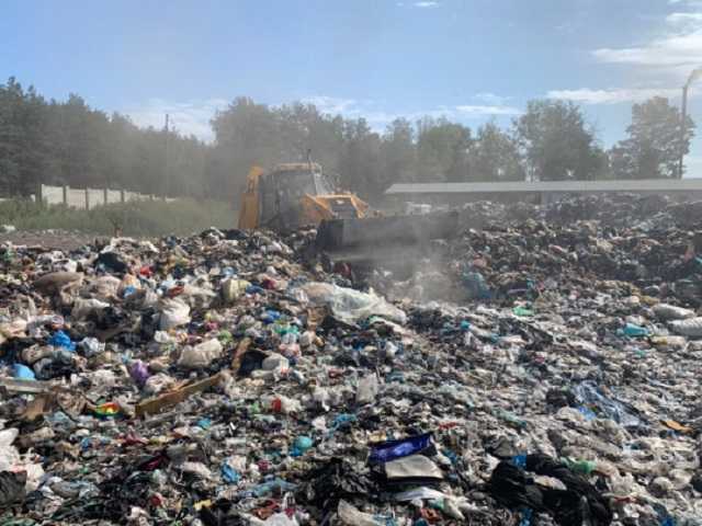 Завернули в одеяло и выбросили: на свалке под Тернополем нашли мертвого младенца