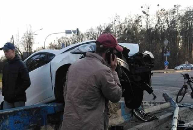 В Киеве произошло серьезное ДТП при участии велосипедиста