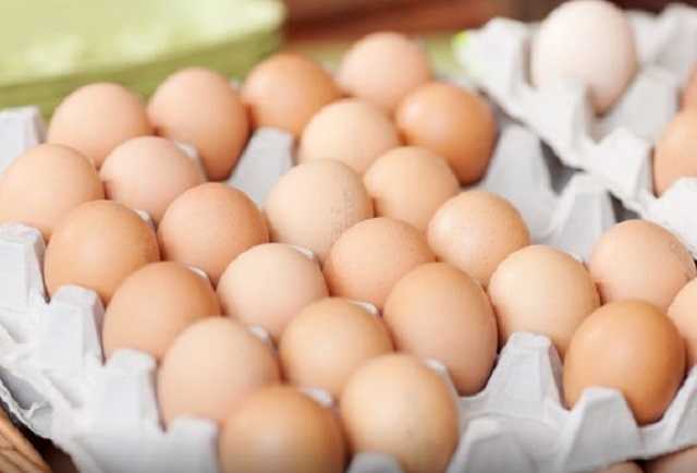 В России пенсионеров поощряли вакцинироваться бесплатными яйцами