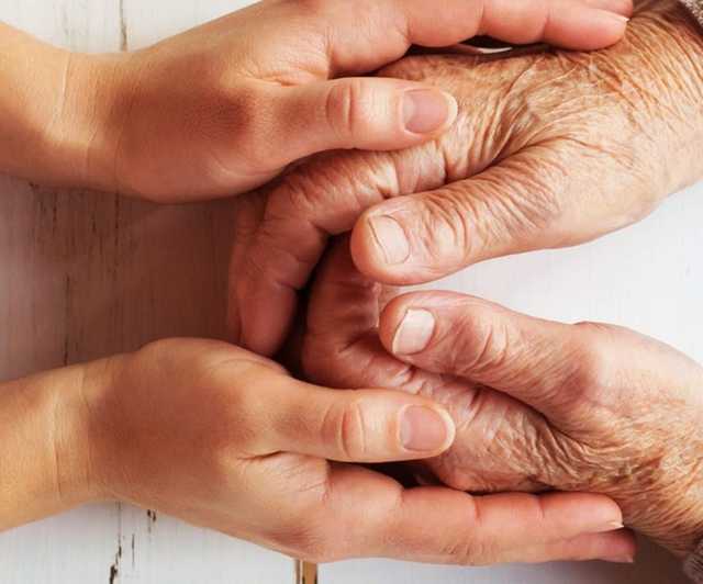 Украинцев обяжут содержать пожилых родителей, иначе лишат наследства: разработан законопроект