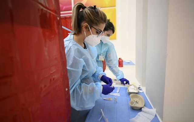 В Индии предупредили о дефиците COVID-вакцин до середины лета