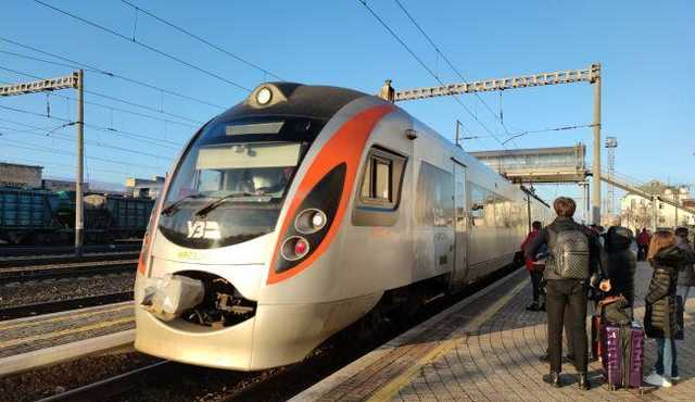 Житомирская область восстанавливает полноценное движение поездов