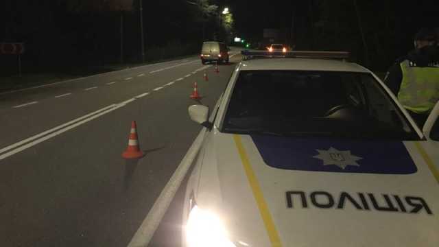 В Киеве на Столичном шоссе сбили мужчину и скрылись с места происшествия