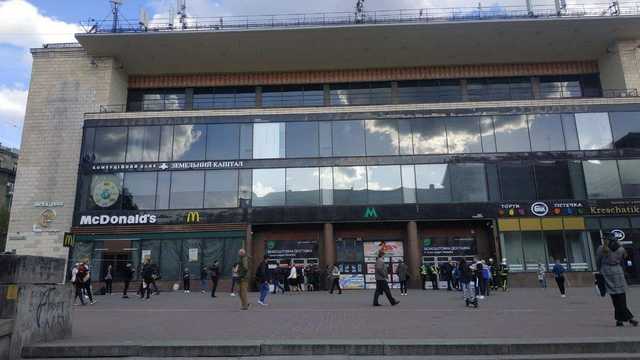 Сообщили о заминировании: в Киеве закрывали вестибюль станции метро "Крещатик"