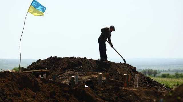 На Донбассе смертельно ранили еще одного военного