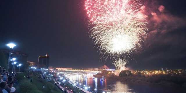 В России запустили салют на День победы под скандирование "Слава Украине"