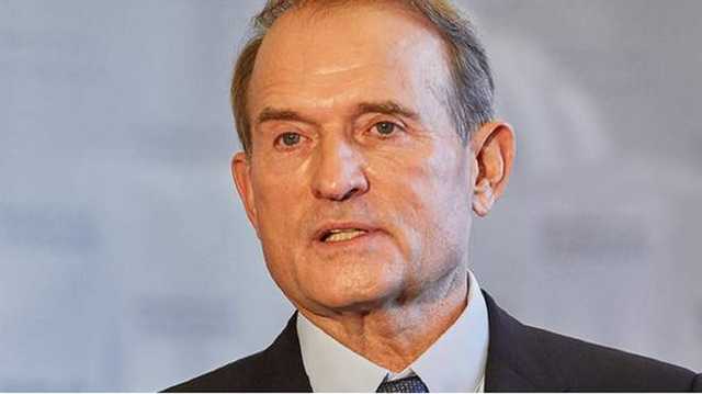 Охрана Медведчука не пускает в здание СБУ и не дает следователям вручить подозрение