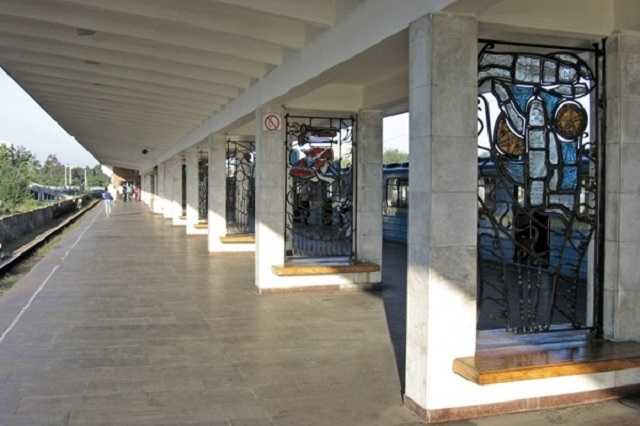 В Киеве женщина родила мальчика в переходе станции метро "Лесная"