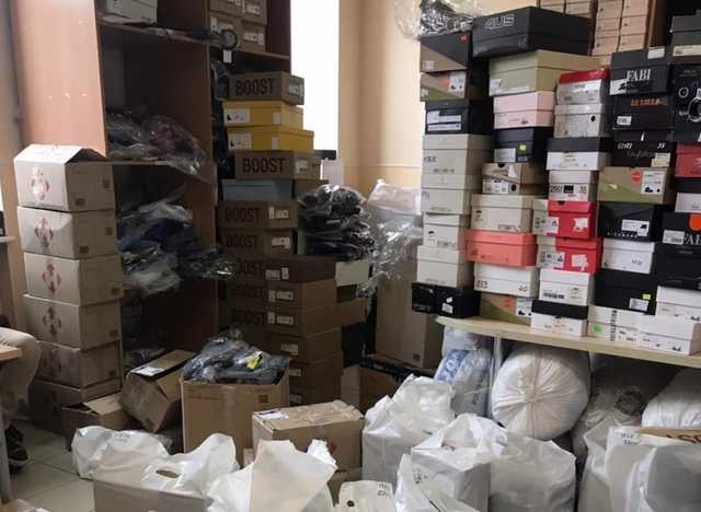 В Киеве ряд компаний уличили в незаконной продаже обуви известных брендов