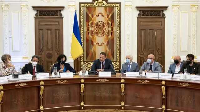 Ермак отчитался послам G7, что "Нафтогаз" подписал с Витренко контракт на год