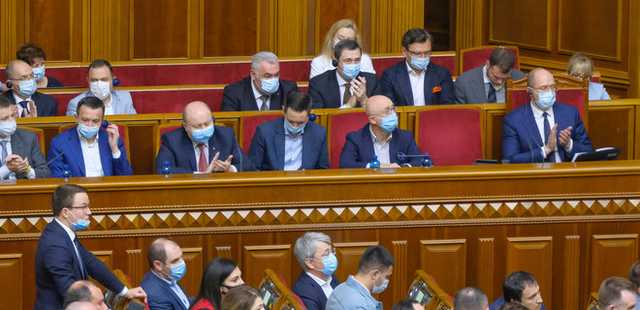 Два министра из Кабмина Шмыгаля подали заявления об отставке