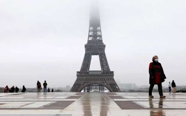 Вакцинированные российским "Спутником" не получат преимущества для въезда во Францию