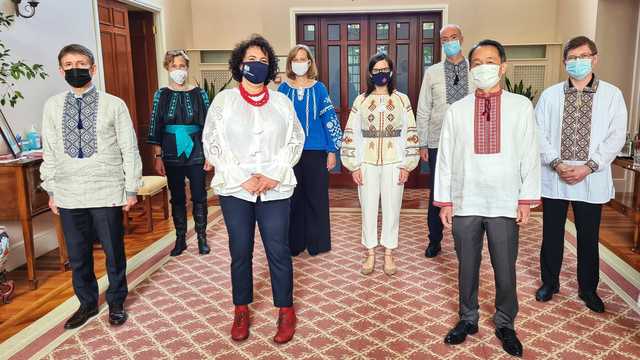 Послы стран G7 оделись в вышиванки