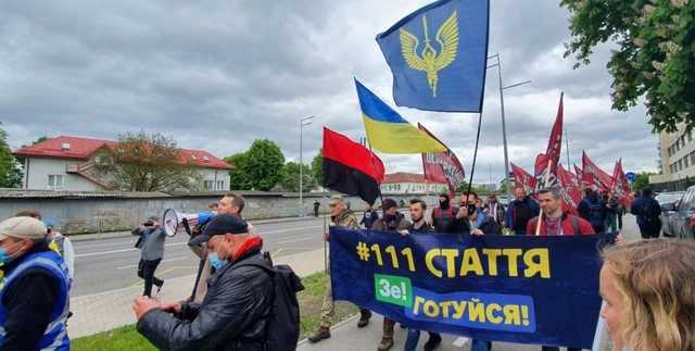Пресс-конференция Зеленского: к "Антонову" пришли протестующие