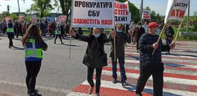 Митинг под Житомиром: активисты перекрыли трассу Киев-Чоп