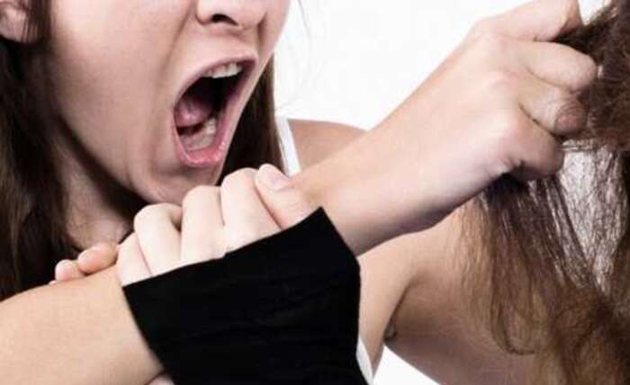 Украинские туристы подрались в самолете: мама младенца озвучила свою версию конфликта