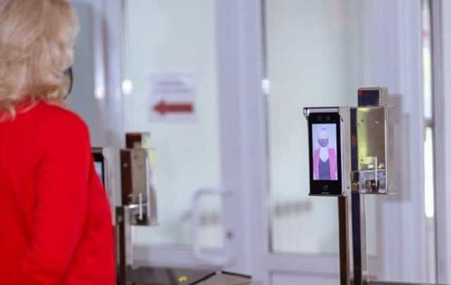 Киев тестирует систему пропуска в школу "оплата лицом"