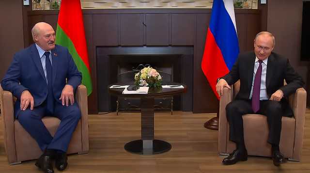 Путин встретился с Лукашенко в Сочи и назвал ситуацию вокруг Беларуси "всплеском эмоций"
