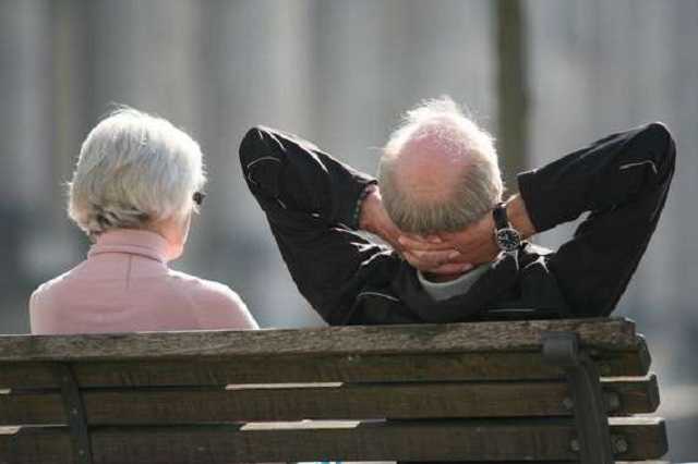 Разница в 10 лет: Госстат назвал продолжительность жизни женщин и мужчин