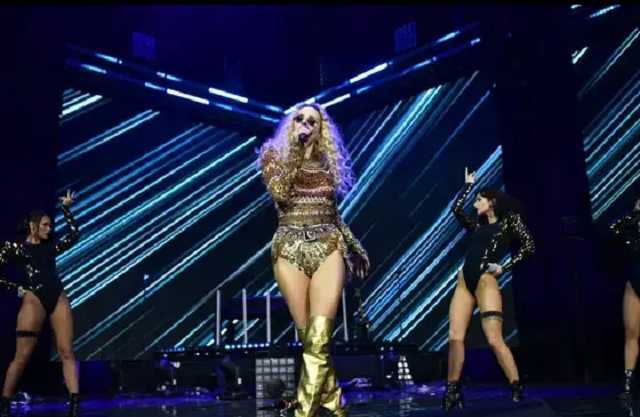 Десант украинских звезд выступил на масштабном концерте в России: Кто вышел на сцену