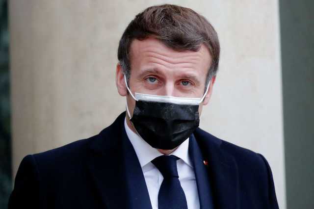 Президент Франции сделал прививку от коронавируса