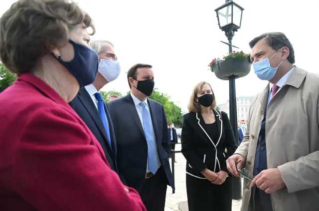 Сенаторы США обсудили с Зеленским и Тараном военную помощь Украине