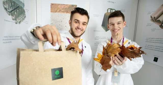 В Украине начали продавать придуманную школьником бумагу из опавших листьев