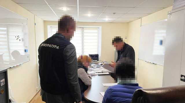 В Харькове шестерым таможенникам вручили подозрения в халатности