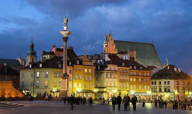 В Польше начали вакцинацию детей и ослабили карантин