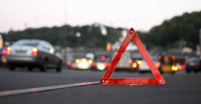 В Киеве произошло тройное столкновение на мосту Патона. Есть пострадавшие