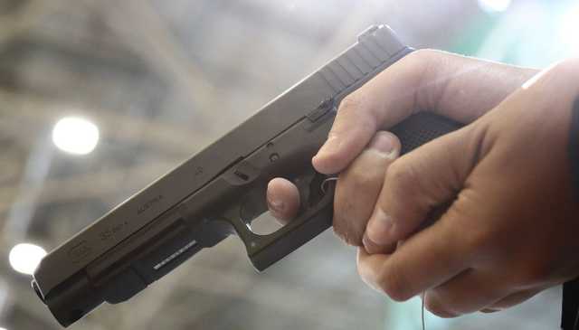 В Днепре расстреляли машину с водителем