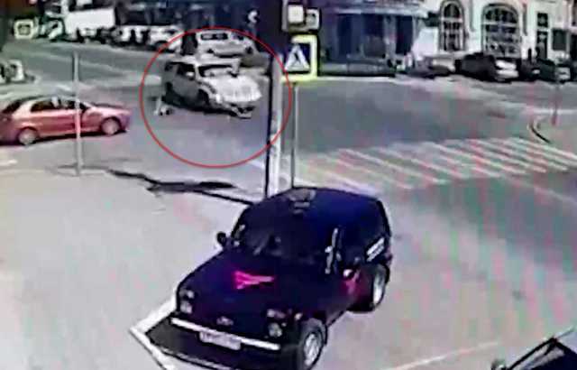 Свадебный кадиллак сбил двух девочек на переходе